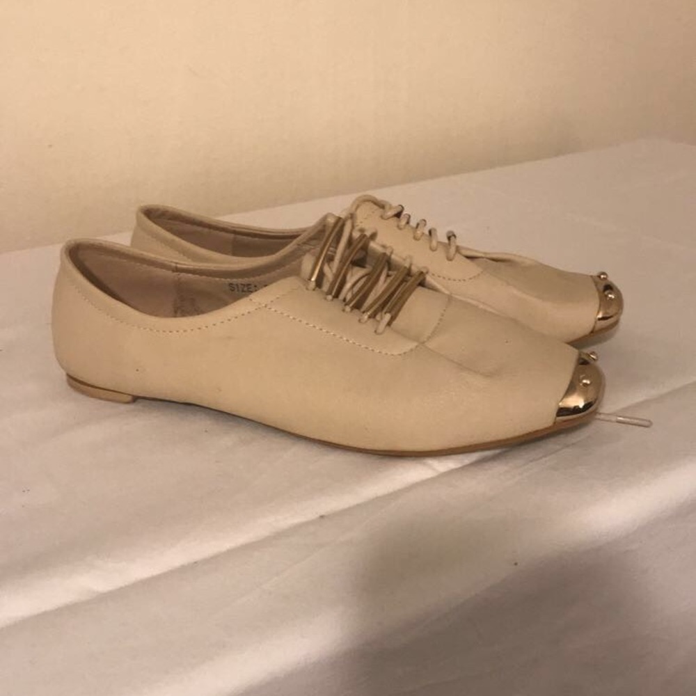 Cream with Gold Toe Laced Flats - Picture 4 of 7